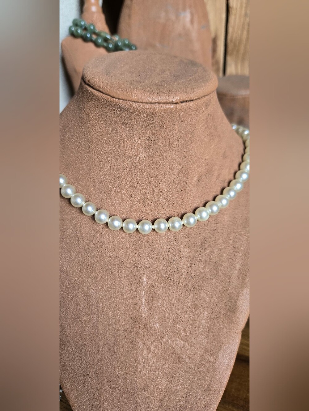 Vintage Faux Pearl Necklace 18" Cream Round Beads Gold Tone Screw Clasp